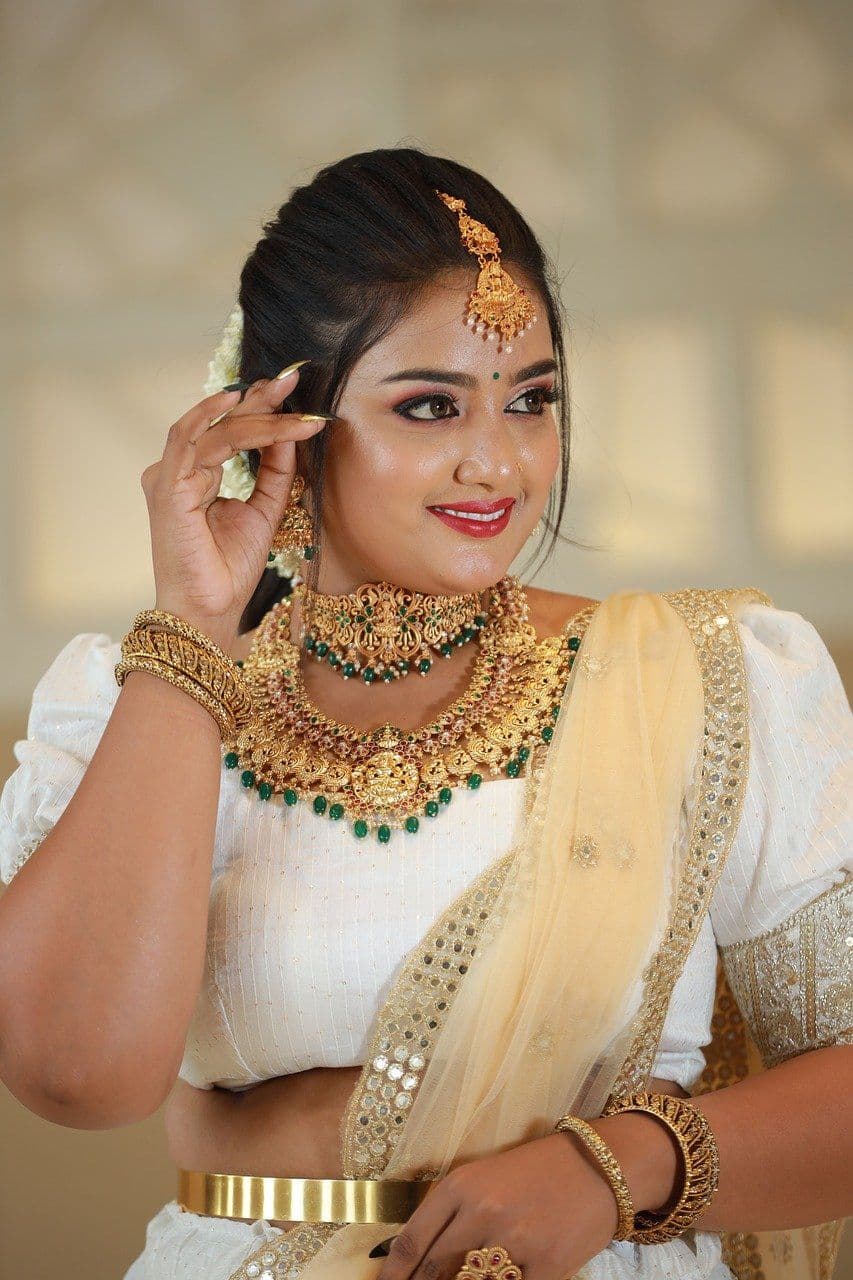 Chennai Tamil bride with glass skin makeup and traditional Kanjeevaram saree - 2025 bridal makeup trends by Niranjana
